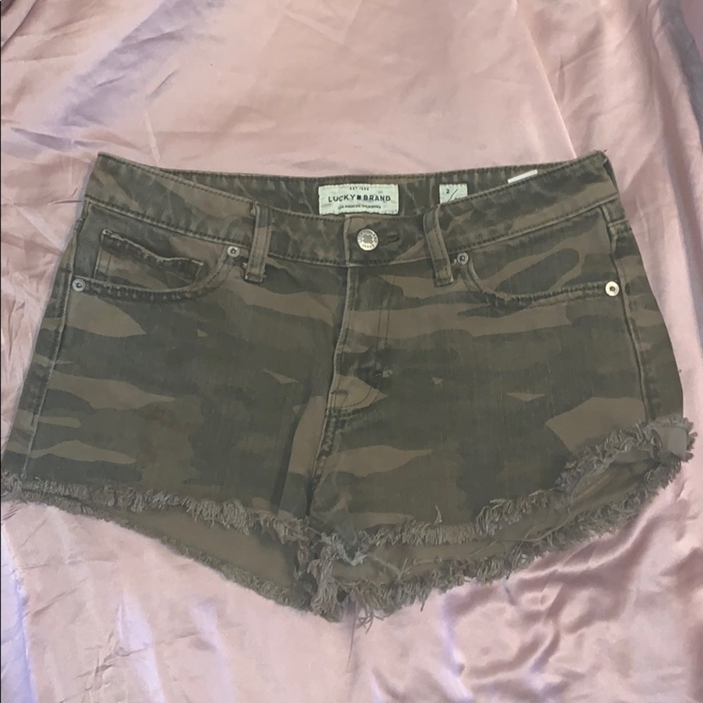 Low rise Camo shorts LUCKY